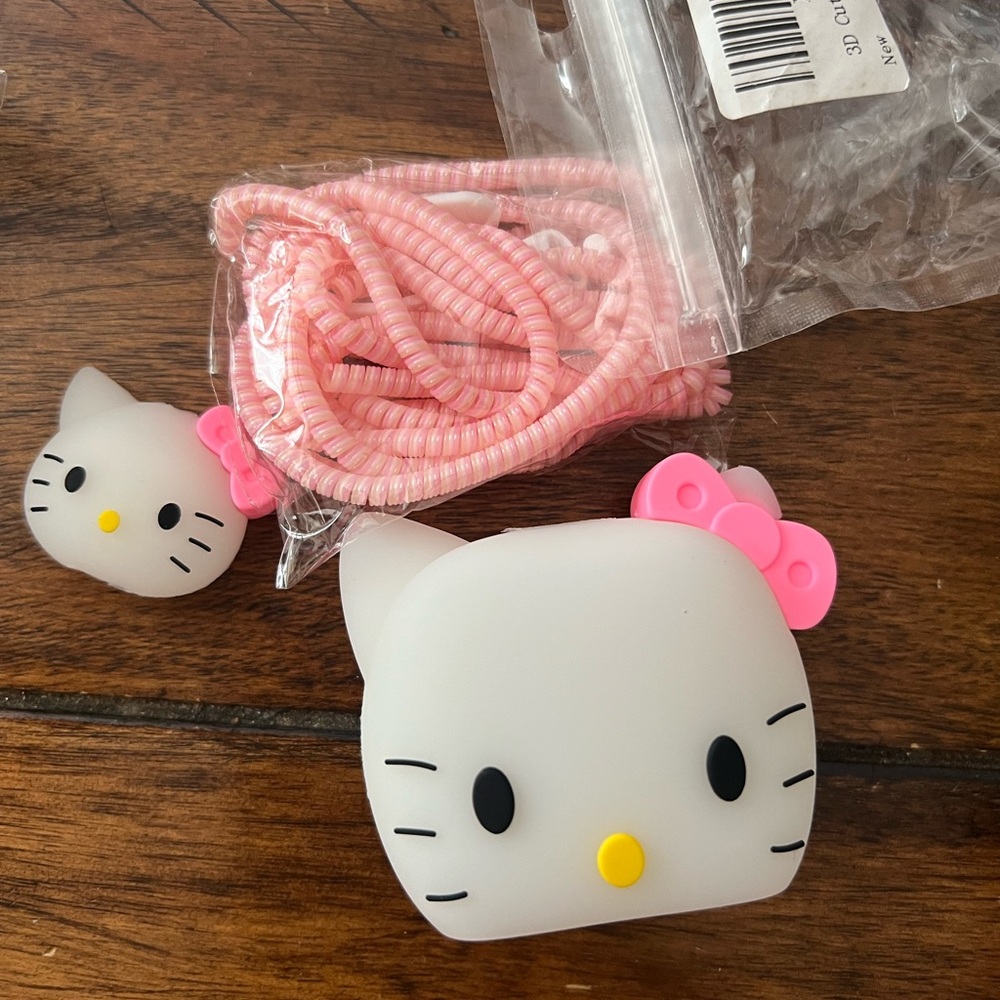 Kuromi or HelloKitty Cable Charger Protector Head Cover - Picture 4 of 13
